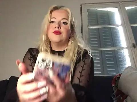 kelly__kiss71 from StripChat