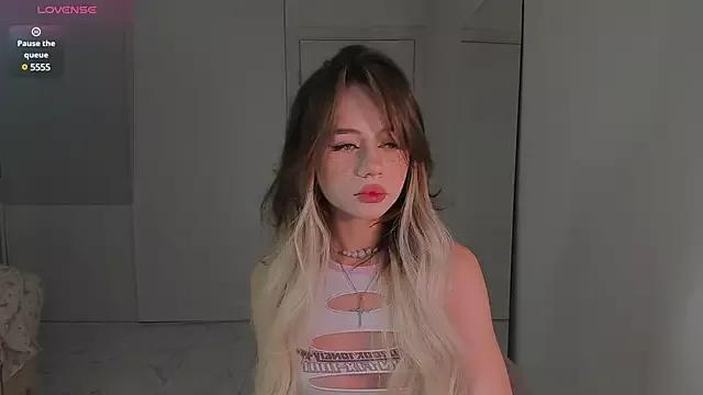 KellyBarton from StripChat