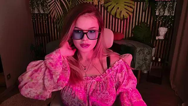 KellyHayden from StripChat is Freechat