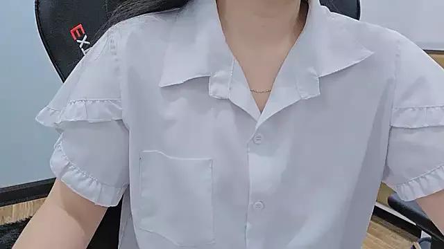 Kemmy_babe20 from StripChat