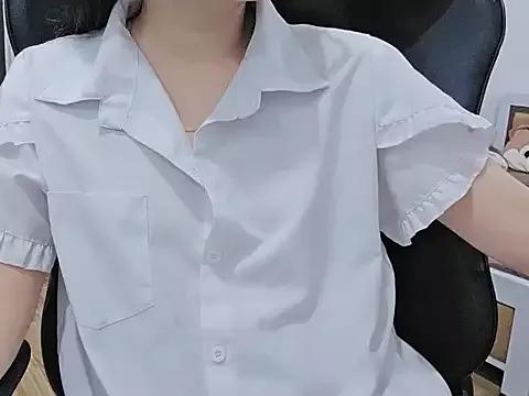 Kemmy_babe20 from StripChat
