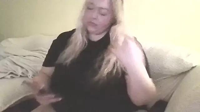 Kennaknox from StripChat is Freechat