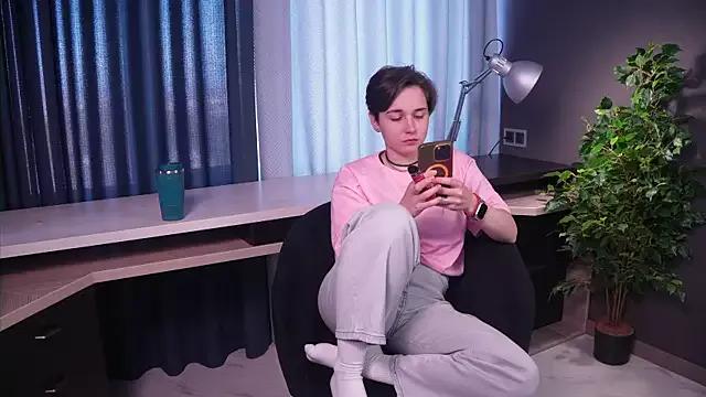 KenyaDekrey from StripChat is Freechat