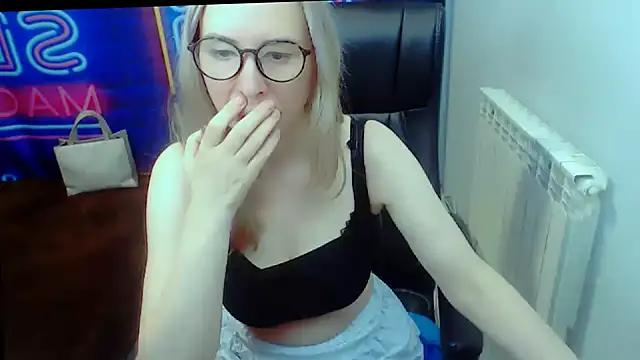 kerakiss877 from StripChat is Freechat