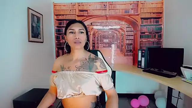 khiara_moretti from StripChat is Freechat