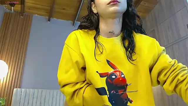 kiaragray from StripChat is Freechat