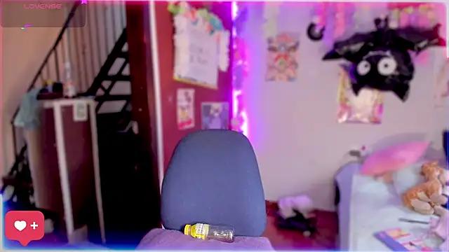 kiki_cavilll from StripChat
