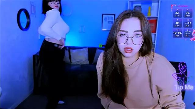 kiki_swan from StripChat