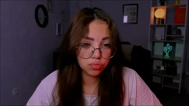 kiki_swan from StripChat