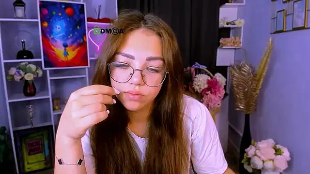 kiki_swan from StripChat