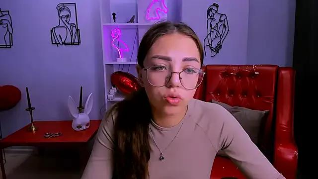 kiki_swan from StripChat