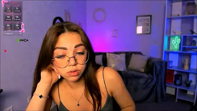 kiki_swan from StripChat