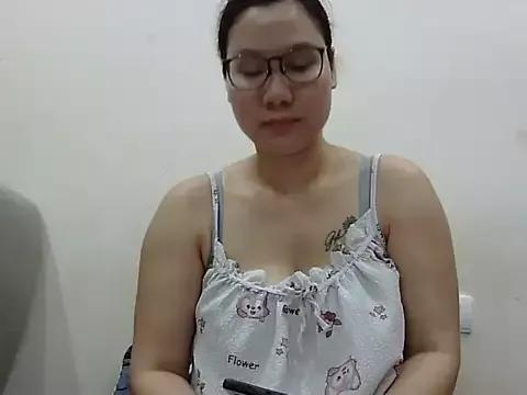Kiko_sunflower from StripChat is Freechat
