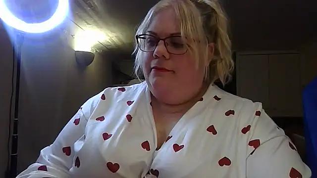 Kinkyhousewife83 from StripChat