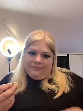 Kinkyhousewife83 from StripChat