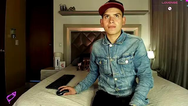 kinkypetite1 from StripChat is Freechat