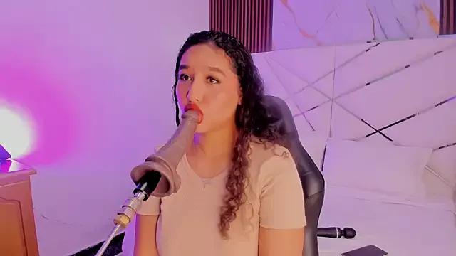 KinkyWhitney from StripChat