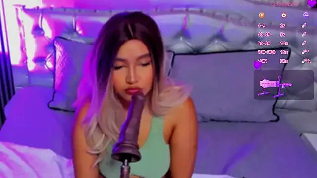 KinkyWhitney from StripChat