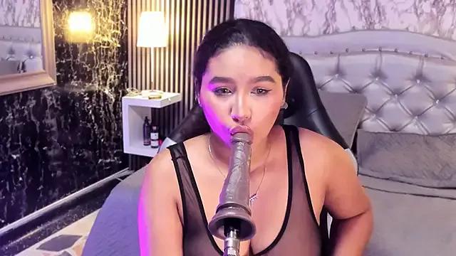 KinkyWhitney from StripChat is Freechat