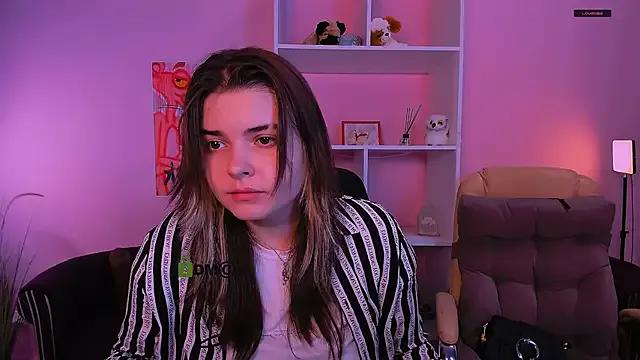 kira_melt from StripChat is Freechat