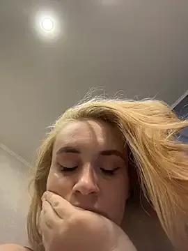 KiraBerht on StripChat