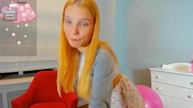 Kiracutecat from StripChat is Freechat