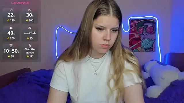 KiraKyler from StripChat is Freechat