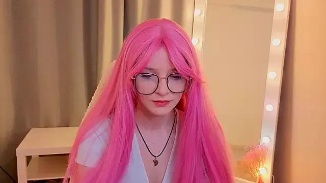 KiraMountrays webcams show profile image 