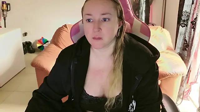 kisicaxx from StripChat