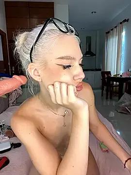 Kiss_Avrora_ from StripChat is Freechat