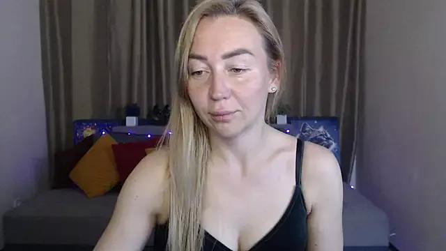 Kiss_julli88I from StripChat