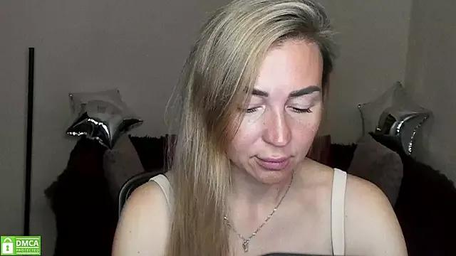 Kiss_julli88I from StripChat