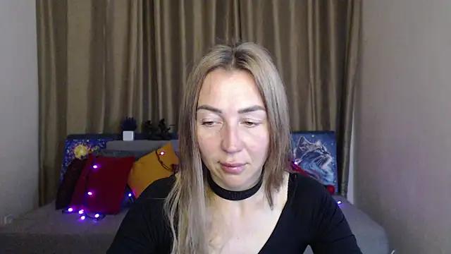 Kiss_julli88I from StripChat