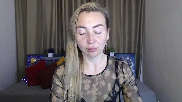 Kiss_julli88I from StripChat