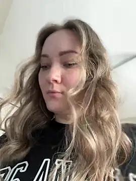 Kiss_My_Body from StripChat