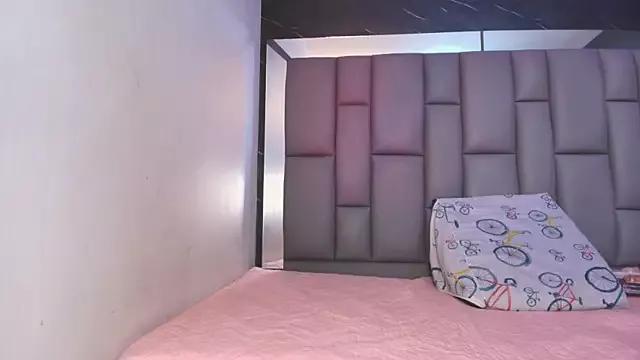 kissme_luna from StripChat is Freechat