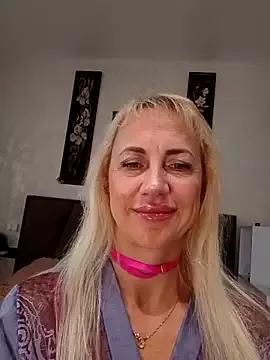 KissMiSveet from StripChat is Freechat