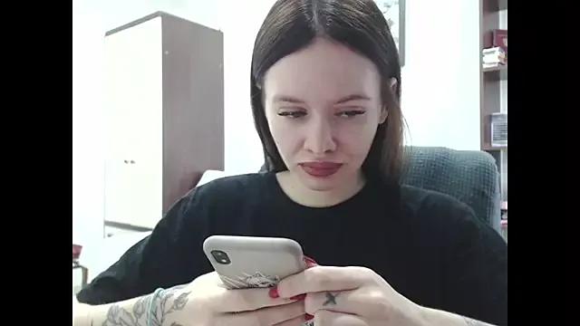 Kitkaat00 from StripChat