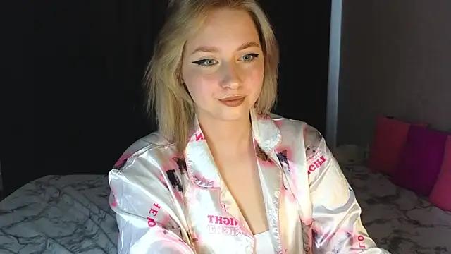 kitten_kiss from StripChat