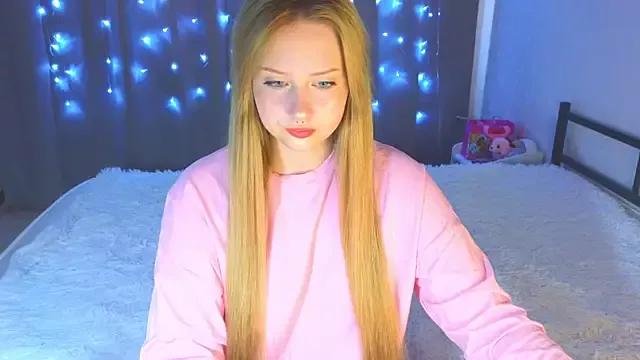 kitten_kiss from StripChat