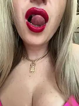 Kittenforyou from StripChat