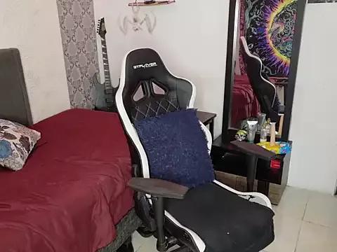 kitty-aly from StripChat is Freechat