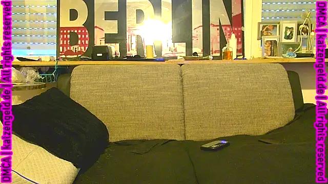 kitty-emz from StripChat