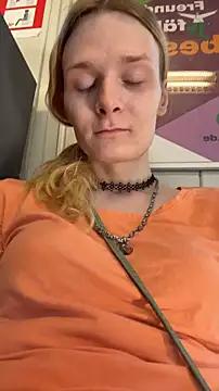 kitty-emz from StripChat