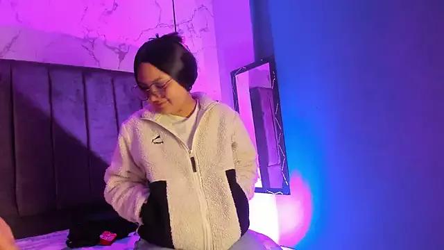 Kitty_chs1 on StripChat