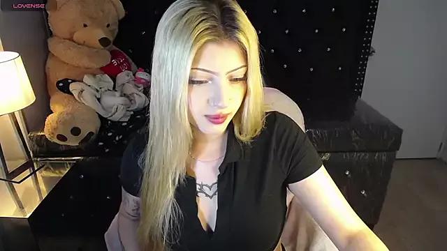 Kitty_fox_b from StripChat