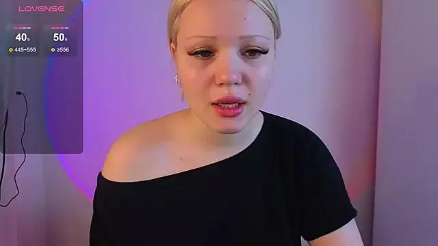 kitty_holly from StripChat