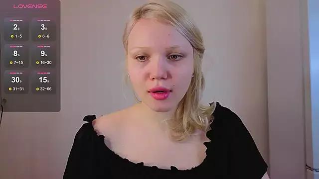 kitty_holly from StripChat