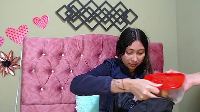 kitty_hot75 from StripChat