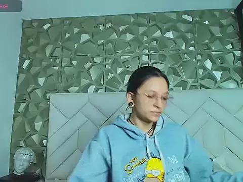 Kitty_ravee from StripChat